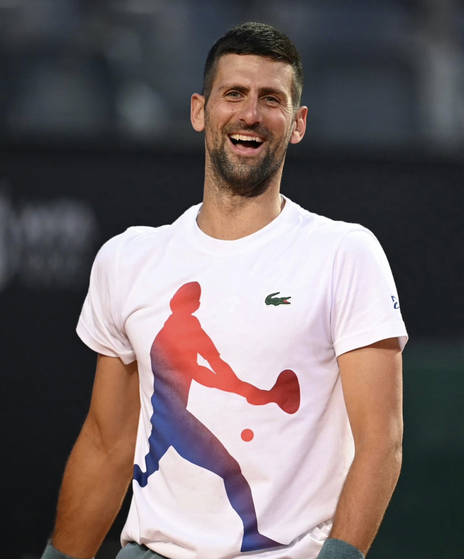 德约科维奇回归赛场，问鼎冠军首场状态亮眼，DWG观众沸腾！